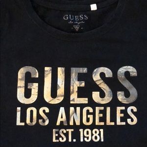 Black guess T-shirt metallic writing